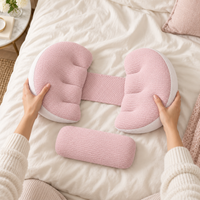 Réglage des deux supports reliés du coussin Portiboo rose, avec le petit coussin indépendant